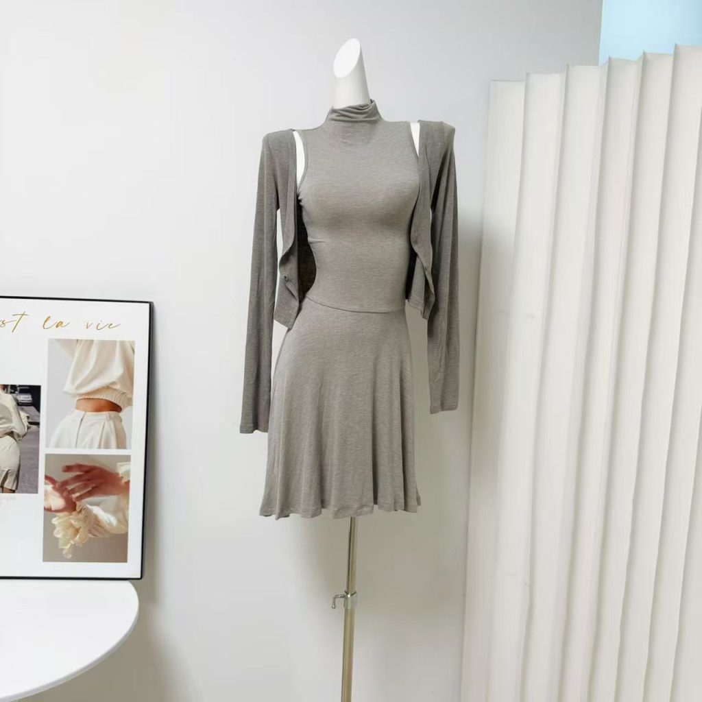 Laareetoo Two-Color Long-Sleeve Cardigan Women's Early Autumn 2026 New Slimming Vest Dress Set